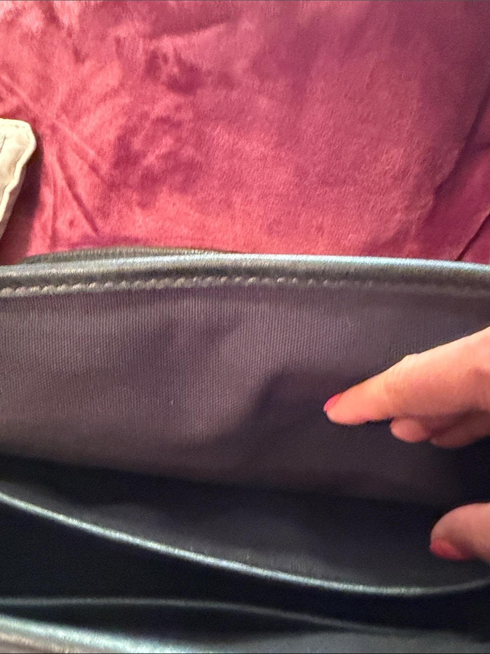 Portland Leather Black Pebble Grain Leather Messenger Bag with Adjustable Strap - Picture 12 of 16